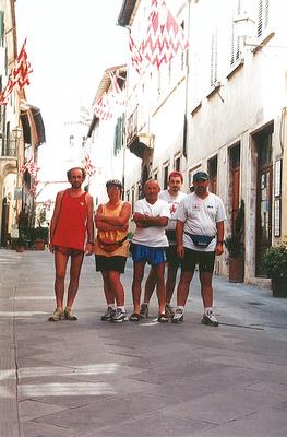 Foto ricordo per le vie di San Quirico D'Orcia durante la festa del Barbarossa...
