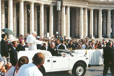 Il Santo Padre ci passa a pochi mt....