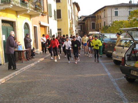 La partenza dalla Piazzetta di Villa di Gargnano...