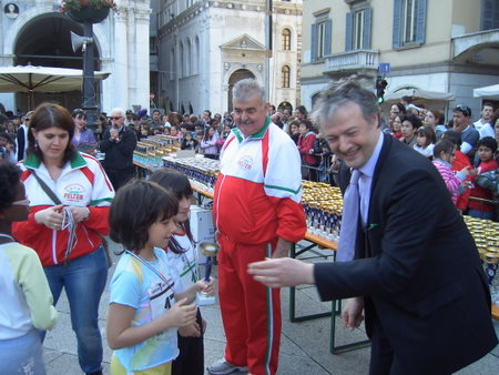 Un momento delle premiazioni riservate ai ragazzi delle scuole elementari...
