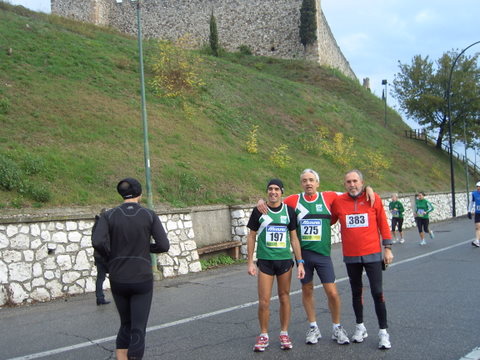 Tre dei cinque atleti del gs montegargnano impegnati a Padenghe....