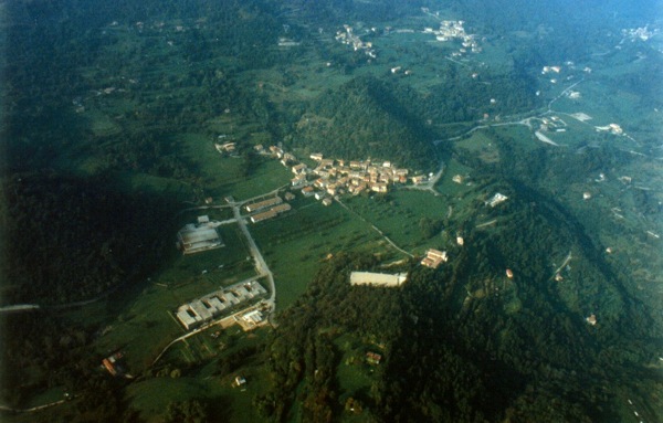 Immagine di Navazzo vista dal parapendio