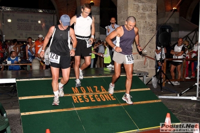 Davide Villa (a sinistra) alla partenza della Monza Resegone 2009...